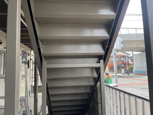 越谷市蒲生アパート外壁塗装工事　鉄骨階段塗装